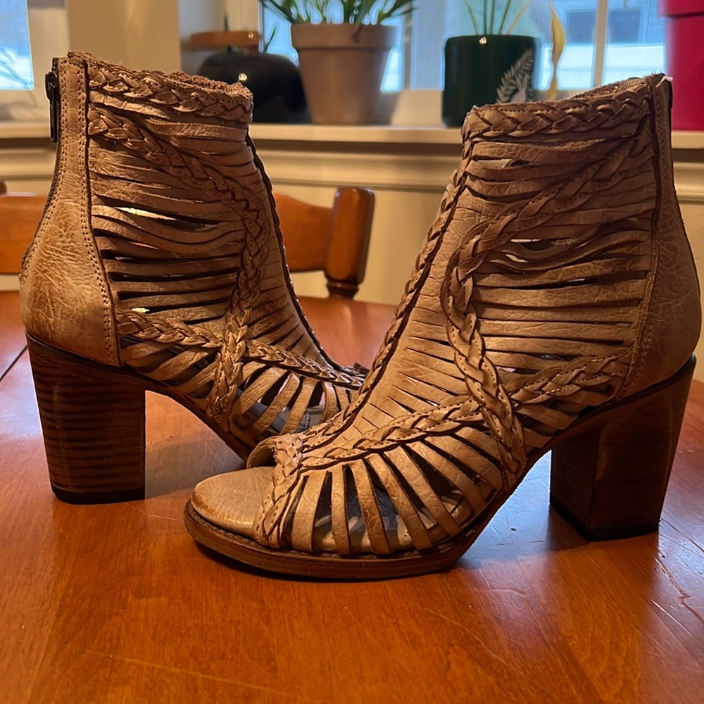 FREE BIRD BELA 
Size 7